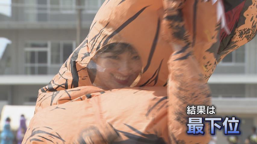 炎天下を駆ける “恐竜” …笑顔はじける「大山ダイナソー祭り」300個の