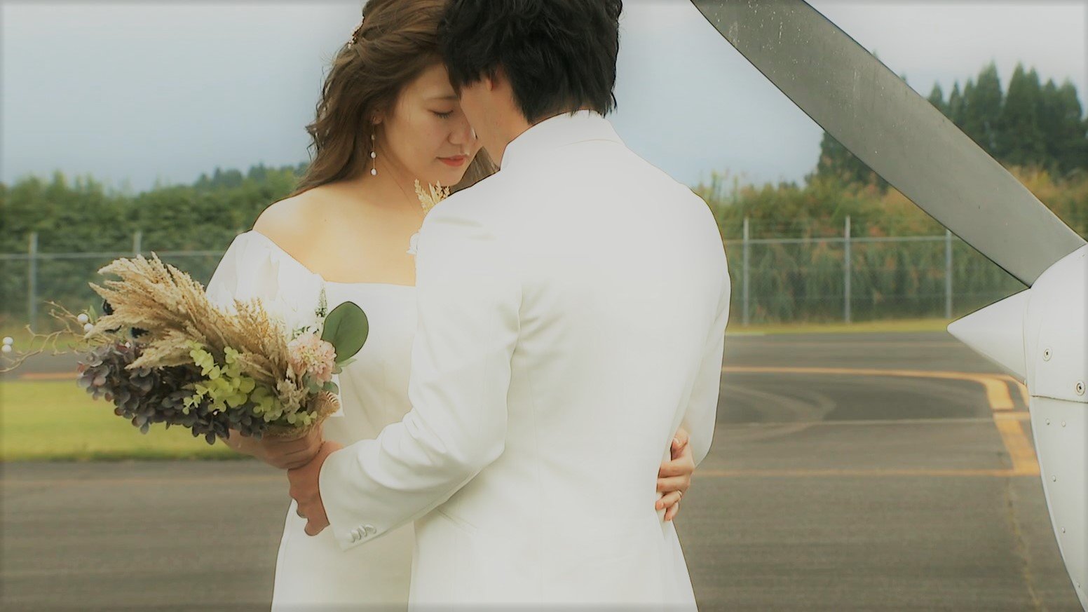 二度とない経験を 滑走路や格納庫で結婚式 前撮り サービスはじまる Tbs News Dig