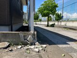 あわや大惨事…路線バスが街路樹に衝突 はずみで駐車場の車とアパートに突っ込む 福島 | 福島のニュース│TUF