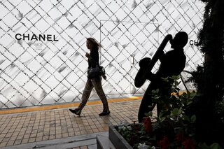 シャネルのオーナー兄弟、210億ドルの巨額配当受け取る見通し| TBS CROSS DIG with Bloomberg