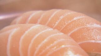 中東情勢悪化でサーモン2割値上げに「大惨事」　輸入サーモンが高騰　寿司店も悲鳴　救世主は“国産”サーモンか　富山　|　富山のニュース｜天気・防災｜チューリップテレビ