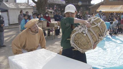 みやびを様　お取置き分　炭俵三俵 8人挑戦し成功1人 俵を担いで運試し 妙見宮鷲頭