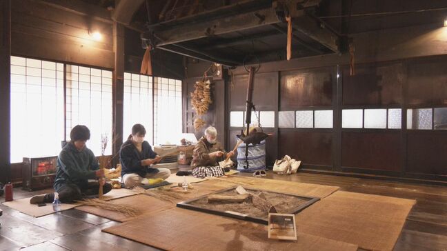 正月のしめ飾りづくりを体験 あすから師走「いい新年が迎えられるといいですね」岐阜・高山市の飛騨の里|TBS NEWS DIG