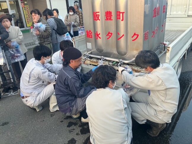 白鷹町断水 きょうも給水所の設置を継続 まだ水道水の飲料水としての使用を控えるよう呼びかけ継続(山形)|TBS NEWS DIG