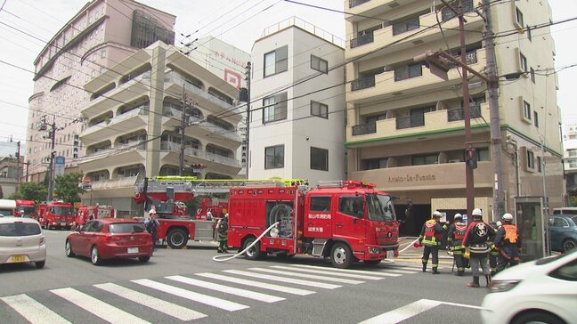 松山市内中心部のマンションで火災 4階の1室から煙が…この部屋の住人は外出中 ケガ人なし   愛媛|TBS NEWS DIG