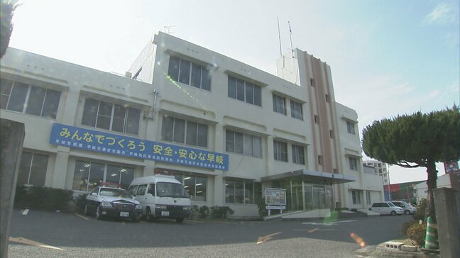 母親を突っ張り棒で殴ってけがをさせた疑い　会社員の男（21）を傷害容疑の現行犯で逮捕　佐世保市|TBS NEWS DIG