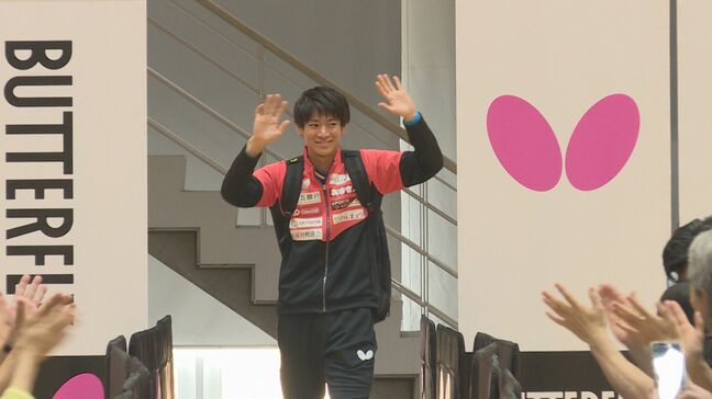 世界卓球金メダリストが凱旋 野田学園出身の戸上隼輔選手 トップレベルの技を披露|TBS NEWS DIG