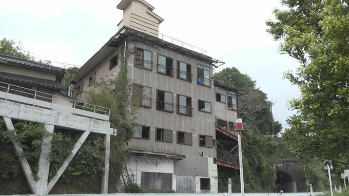 港町の廃墟で上半身裸の女性の遺体見つかる　なにかに腰掛け“前かがみ”の状態、訪れた20代男性が発見　富山県高岡市　|　富山のニュース｜天気・防災｜チューリップテレビ