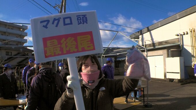 毎年大人気！高知海洋高校の生徒たちが作ったマグロ加工品に朝から長蛇の列　|　高知のニュース・天気｜KUTV NEWS | KUTVテレビ高知