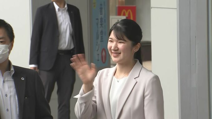 愛子さま初の石川県入り 金沢市内はさっそく「愛子さま」フィーバー 金沢駅前では数百人の市民が歓迎　|　石川県のニュース｜MRO北陸放送