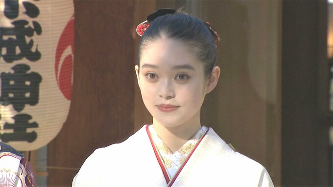 【髙石あかり】「2025年は“華”咲きますように」 晴れ着姿で抱負語る　「自分へのご褒美は“コンビニスイーツ”♡」|TBS NEWS DIG