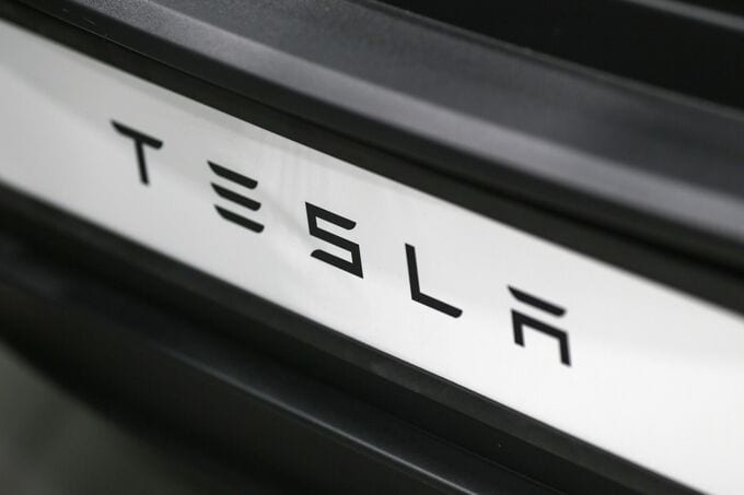 テスラ、中国向け６人乗りロング版「モデルＹ」を準備－今秋投入