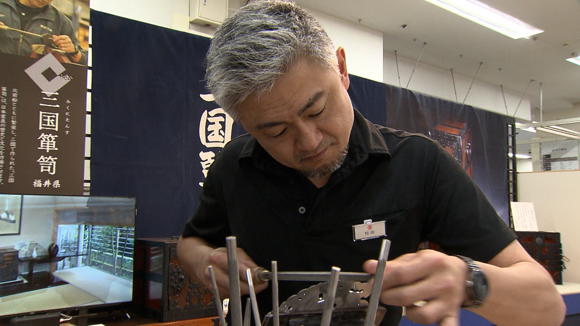 桐の折り畳みベッドや船箪笥 職人の技が光る約750種類の商品を集めた