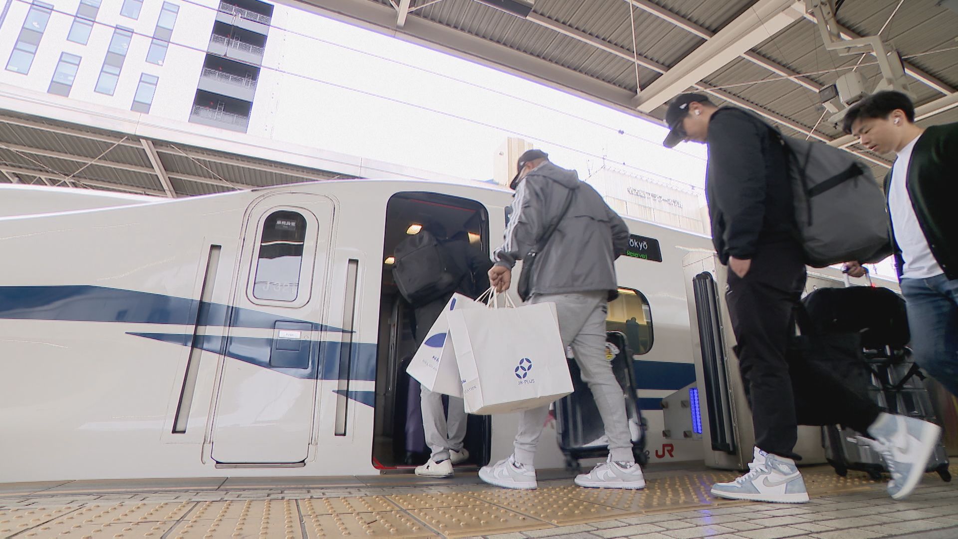 Ｕターンラッシュで東海道新幹線上りピーク JR名古屋駅に多くの家族連れらの姿 ゴールデンウィーク最終日