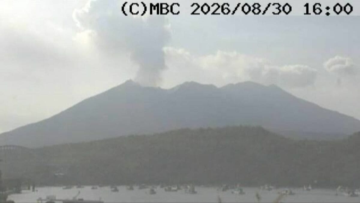 桜島で噴火相次ぐ　30日午後3時半までに10回観測　気象台「風が弱く噴煙が上がりやすい気象条件」噴火警戒レベル3の範囲内