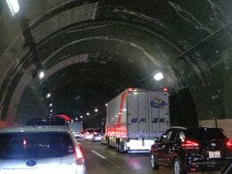 【情報更新】山陽道（広島岩国道路）の上り坂で複数台がスタックし道塞ぐ　大雪の影響　山陽道上り熊毛IC―廿日市ICが通行止め　県道でも複数台立ち往生|TBS NEWS DIG