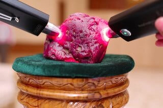 1万1000カラットの巨大ルビー、ミャンマーで発見－重さ2.2キログラム| TBS CROSS DIG with Bloomberg