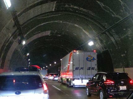 情報更新】山陽道（広島岩国道路）の上り坂で複数台がスタックし