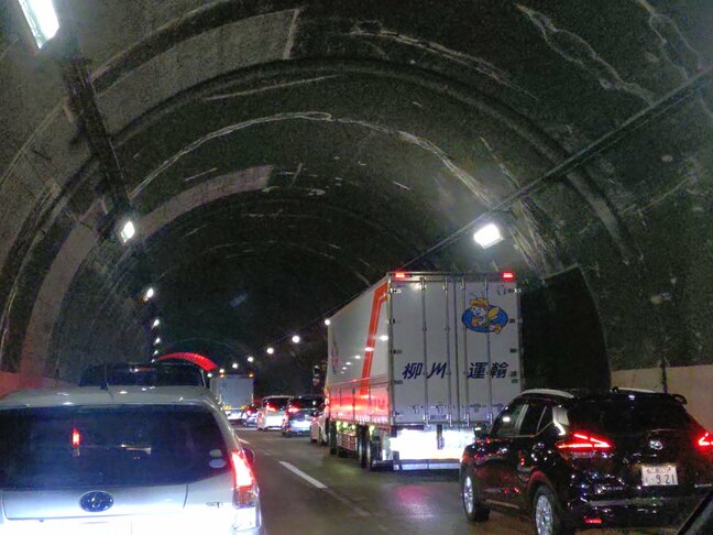 【情報更新】山陽道（広島岩国道路）の上り坂で複数台がスタックし道塞ぐ　大雪の影響　山陽道上り熊毛IC―廿日市ICが通行止め　県道でも複数台立ち往生|TBS NEWS DIG