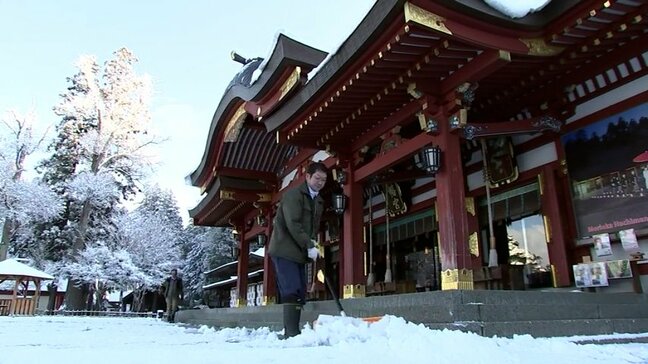 冬の訪れが鮮明に　積雪広がる県内　盛岡八幡宮では関係者が朝から雪かき|TBS NEWS DIG