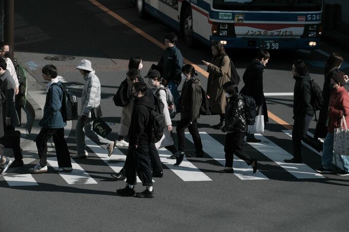 ２月の名目賃金は伸び加速、上昇モメンタム続く－実質は２カ月連続減