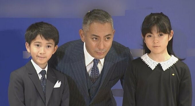 【 市川團十郎 】　親子で妻・麻央さんのお墓参りへ　長女・麗禾さんは母・小林麻央さんのお下がりコートを着用|TBS NEWS DIG