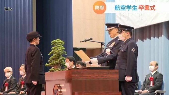 50年以上受け継がれている演技で卒業生を送り出す　航空自衛隊防府北基地　夢のパイロットへ一歩踏み出す　|　山口のニュース・天気・防災｜tys NEWS｜ｔｙｓテレビ山口