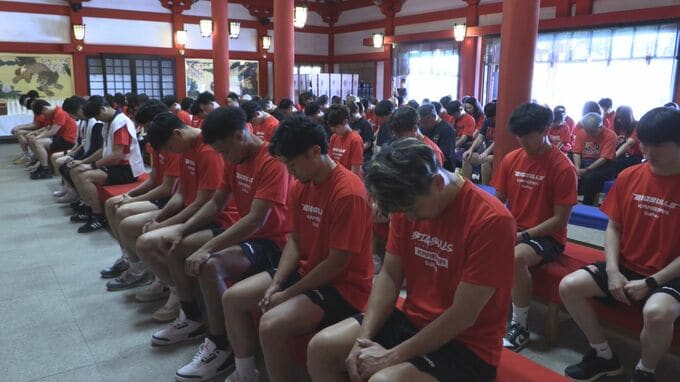 新シーズンは「B.ONE」が舞台　バスケBリーグの岩手ビックブルズ　9月開幕前に必勝祈願　盛岡市|TBS NEWS DIG
