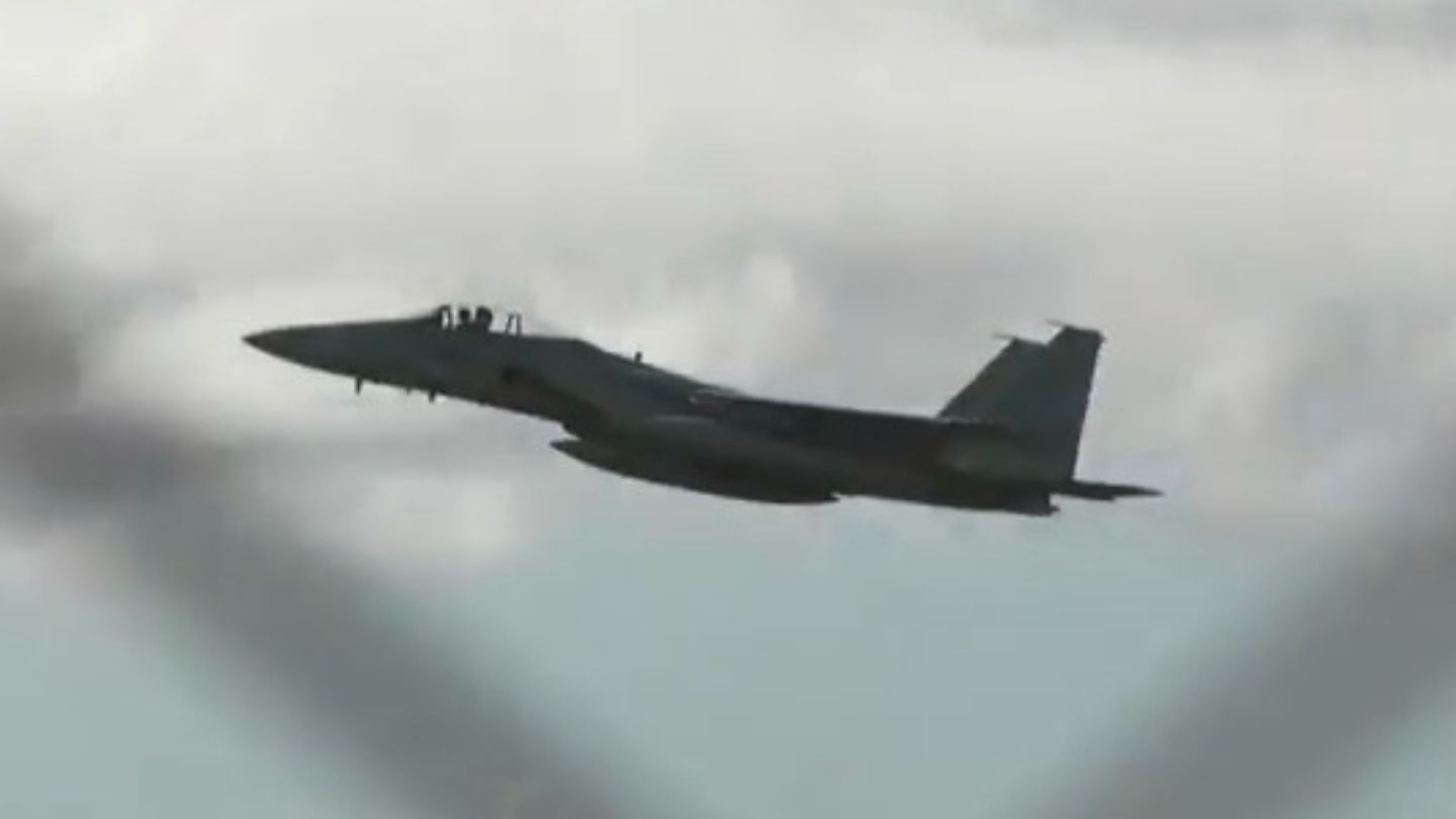 戦闘機用滑走路 フォト】民間空港で空自戦闘機訓練 基地滑走路使用不能の想定、大分と