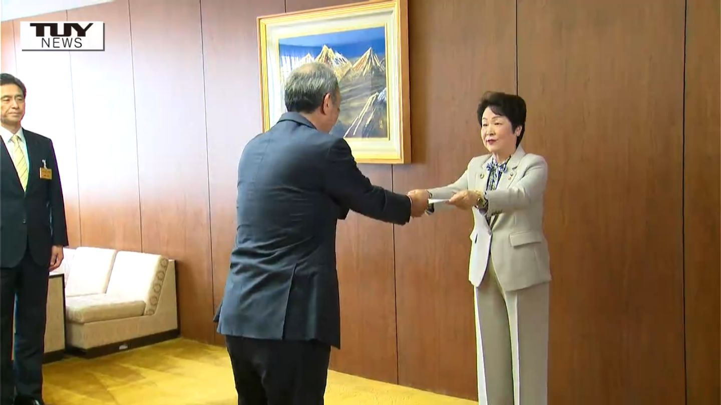 県庁で辞令交付式 吉村知事が山積する県政課題に向き合うよう呼びかけ