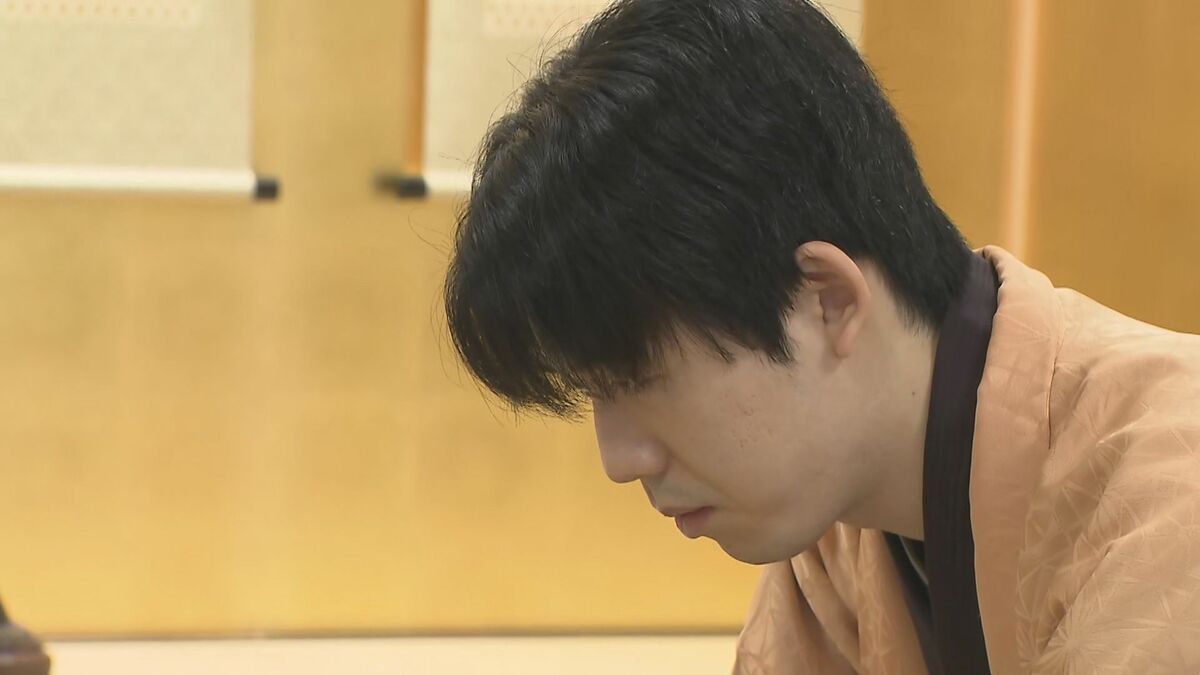 藤井六冠が“大逆転”で防衛！王将戦｢かど番｣からの3連勝 ｢防衛を目指してというより目の前の一局に全力を尽くせればと｣ 棋王戦も防衛なるか