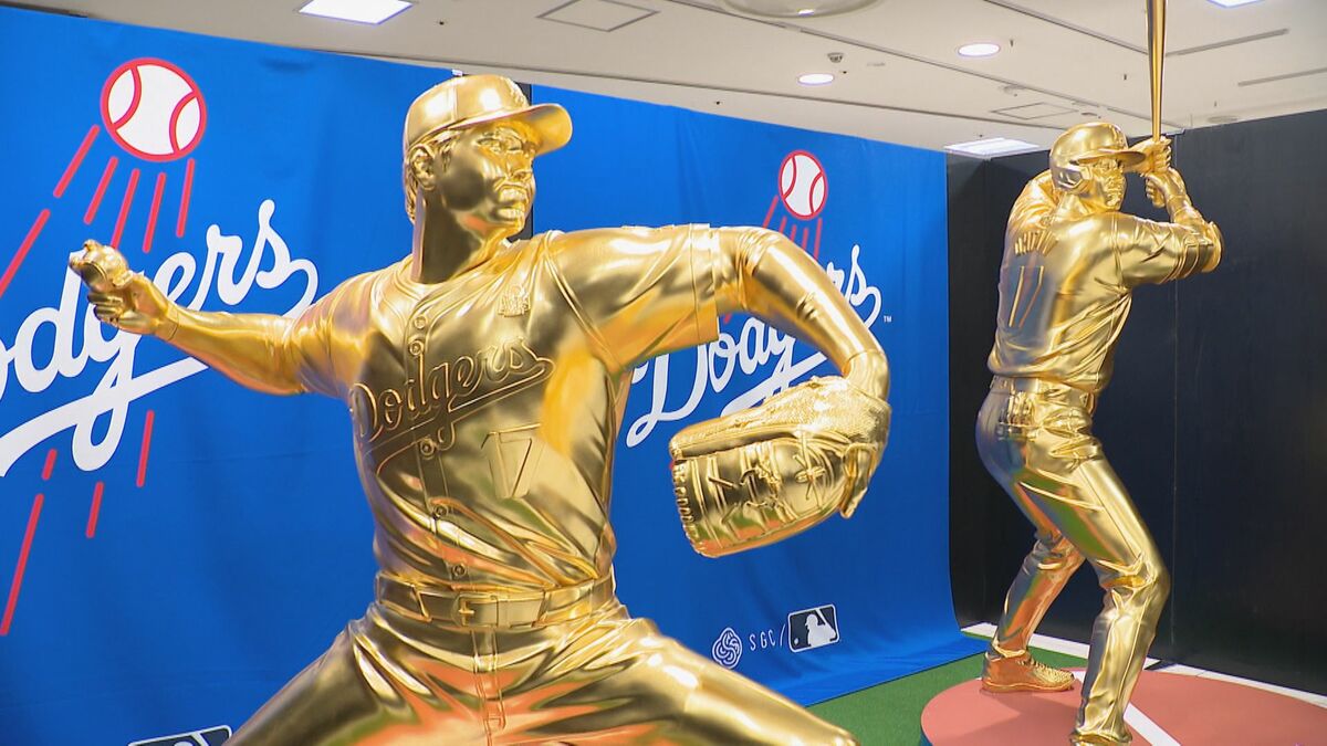 大谷翔平選手の“等身大黄金像” 二刀流揃って展示 2体で計1億1000万円 ジェイアール名古屋タカシマヤの｢大黄金展｣ 7月20日まで開催