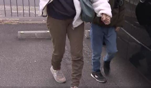 「外で遊ぶのも怖いなって思ってます」保護者が子どもの手を握って登校　正門脇に熊出没の小学校で緊張の朝　教職員が休み時間の校庭を見守り　長野・須坂市　|　SBC NEWS | 長野のニュース | SBC信越放送