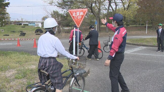 生徒の7割が自転車通学　高等支援学校で自転車の安全運転講習会　山梨・桃花台学園|TBS NEWS DIG