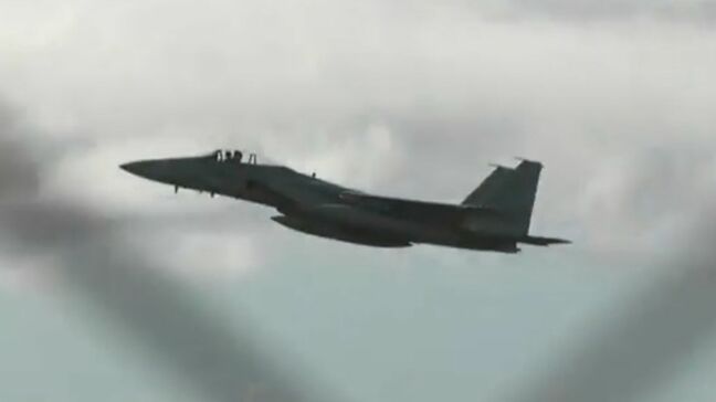 自衛隊F-15戦闘機　4機が民間空港で訓練　滑走路でタッチアンドゴー　鹿児島・徳之島|TBS NEWS DIG
