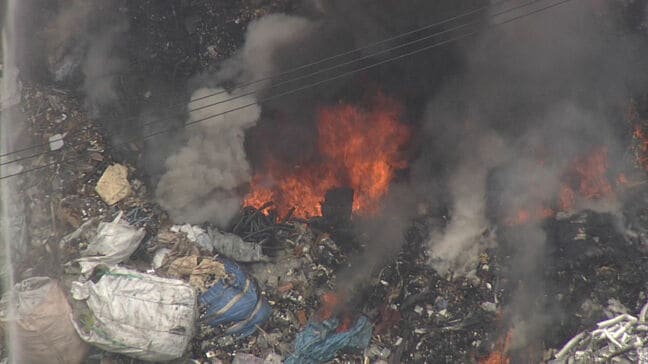「金属とプラスチックが燃えている」産業廃棄物の処理会社で火事 銅線ケーブルから銅を取り出す作業中 福岡県岡垣町|TBS NEWS DIG
