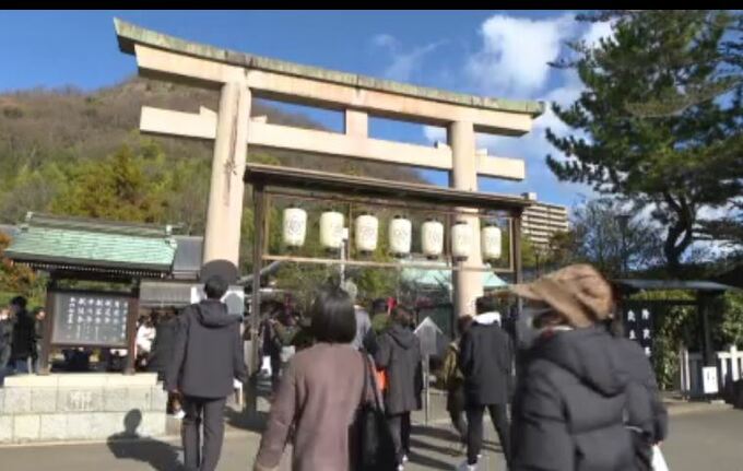 「大吉！やった～」「皆が健康　平和な世の中に」初詣で賑わう　|　愛媛のニュース - Nスタえひめ｜あいテレビは6チャンネル