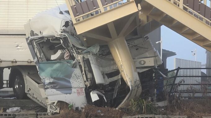 【通行止め解除】熊本県山鹿市の国道3号　大型トレーラーの衝突事故で車両と歩道橋の撤去完了　現場の「八幡横断歩道橋」は当面使用不可【交通情報】|TBS NEWS DIG