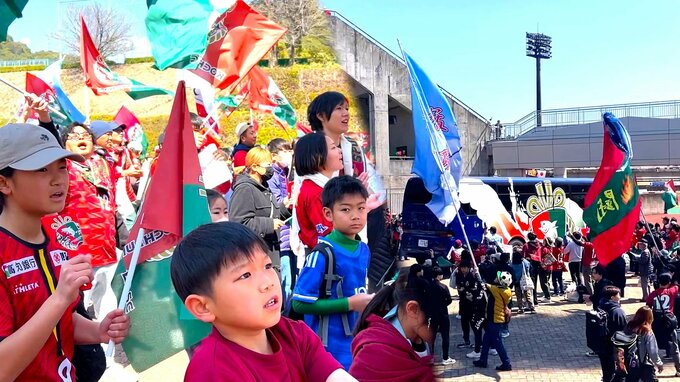 かつての"サッカー不毛の地"で6929人が熱狂　J3高知、初ルヴァン杯でJ1ガンバ大阪に惜敗も、敵将ポヤトス監督「高知は素晴らしい」評価　G大阪サポ「うちがジャイアントキリングさせてもらった！」高知サポ「悔しい…！」　|　高知のニュース・天気｜KUTV NEWS | KUTVテレビ高知