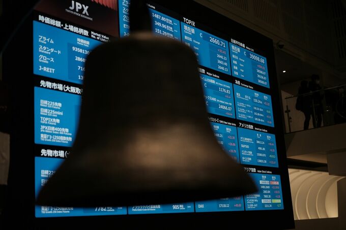日本株下落、東京ＣＰＩ上振れ149円台へ円高進む－輸出関連売られる