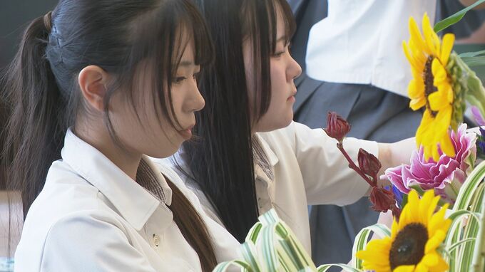 高校野球の次は…華道部員が躍動！生け花の技競う「花の甲子園」石川・小松明峰が北陸代表に　3県から6校が出場　|　石川県のニュース｜MRO北陸放送