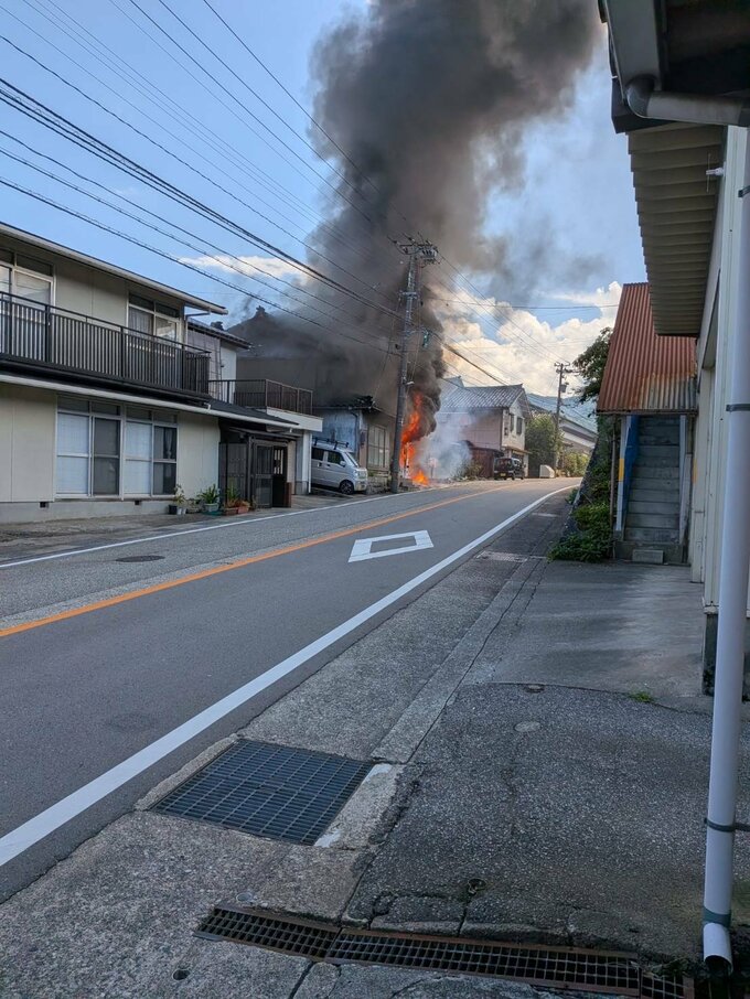 「破裂音がした」電器販売店兼住宅が全焼　けが人なし　出火当時、店は営業中　富山・黒部市宇奈月町　|　富山のニュース｜天気・防災｜チューリップテレビ