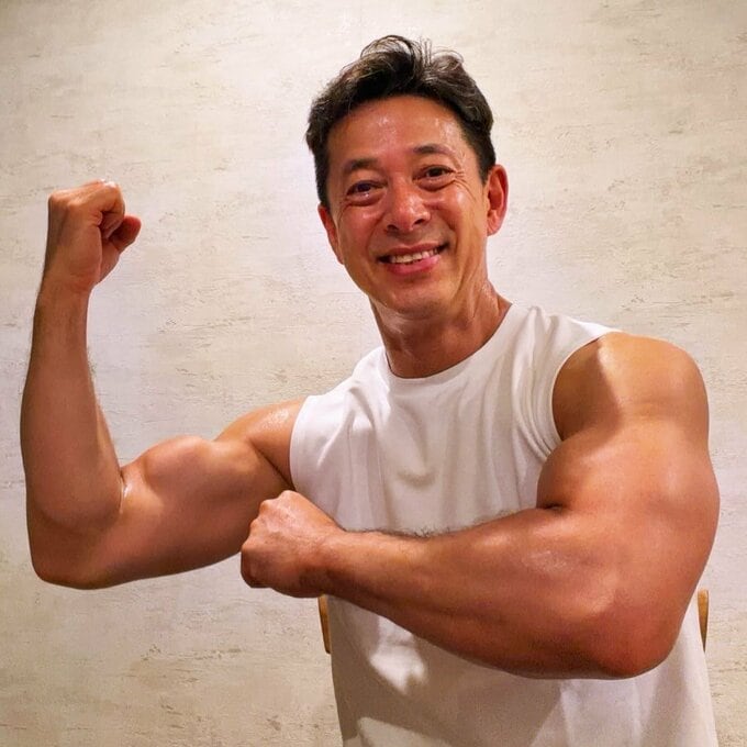 【 西川忠志 】新たに “筋肉ムキムキボディ” 披露「お風呂上がりの一枚です！」　ファン反響「にしかわきんに君やん」「ムキムキですね」「どないしはりました」|TBS NEWS DIG