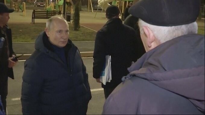 プーチン大統領のマリウポリ訪問動画に「インチキだ」と叫ぶ声　ロシアメディア報じる|TBS NEWS DIG