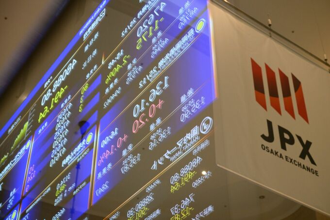 【日本市況】日経平均初の4万9000円台、連立合意で政策期待－債券安