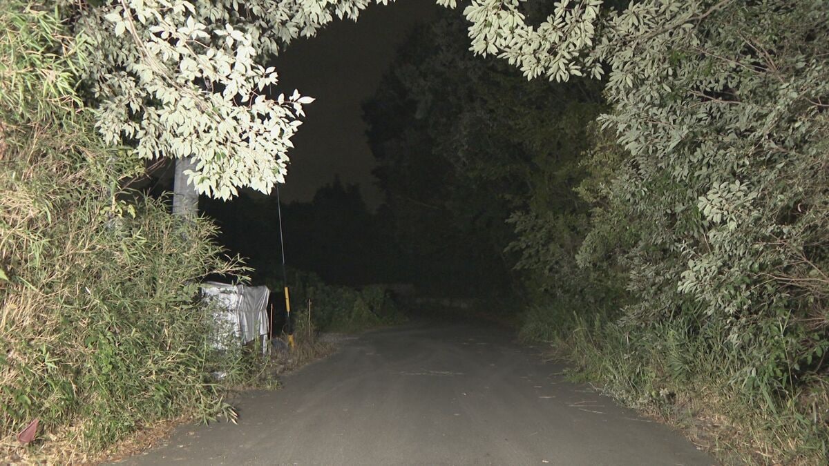 エンジンかかったままで運転席のドアは全開　車の前輪の下敷きになり男性(71)が死亡　愛知・小牧市