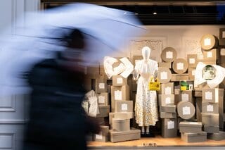 LVMHの高級ファッション販売期待外れ、中東戦争が重し－日欧で低迷| TBS CROSS DIG with Bloomberg