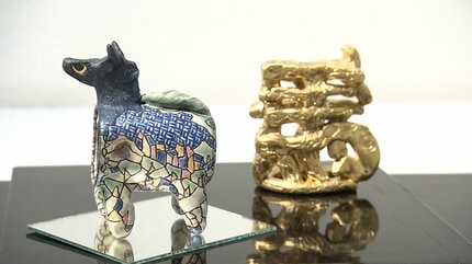 ガラス作家と陶芸家「小孫哲太郎・戸田晶子二人展」 合作も含め約100点