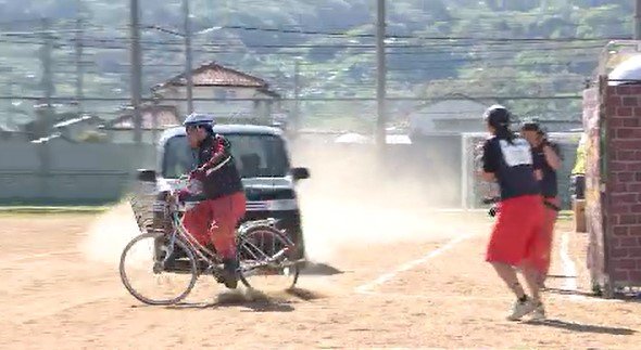 目の前でスタントマンが自転車事故を再現…高校生対象に交通安全教室、自転車事故で2023年に3人死亡599人がけが、19歳以下が全体の45％　　|　SBC NEWS | 長野のニュース | SBC信越放送