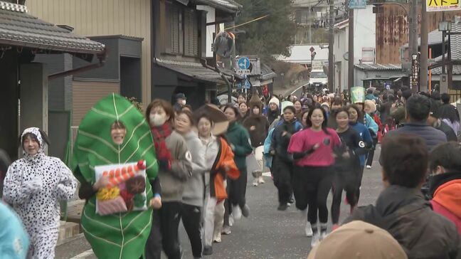 兵庫･西宮神社の｢福男選び｣に着想を得て…｢福女チャレンジ｣開かれる 女性111人が500ｍ先のゴール目指す 岐阜･恵那市|TBS NEWS DIG